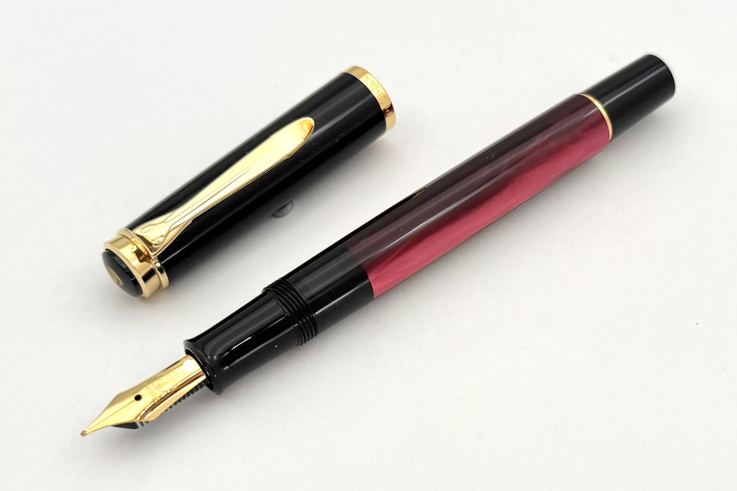 PelikanSEClassicM200MarbledRedFP_B